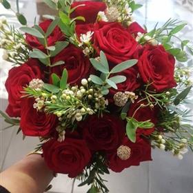 fwthumbrustic bridal bqt red.jpg